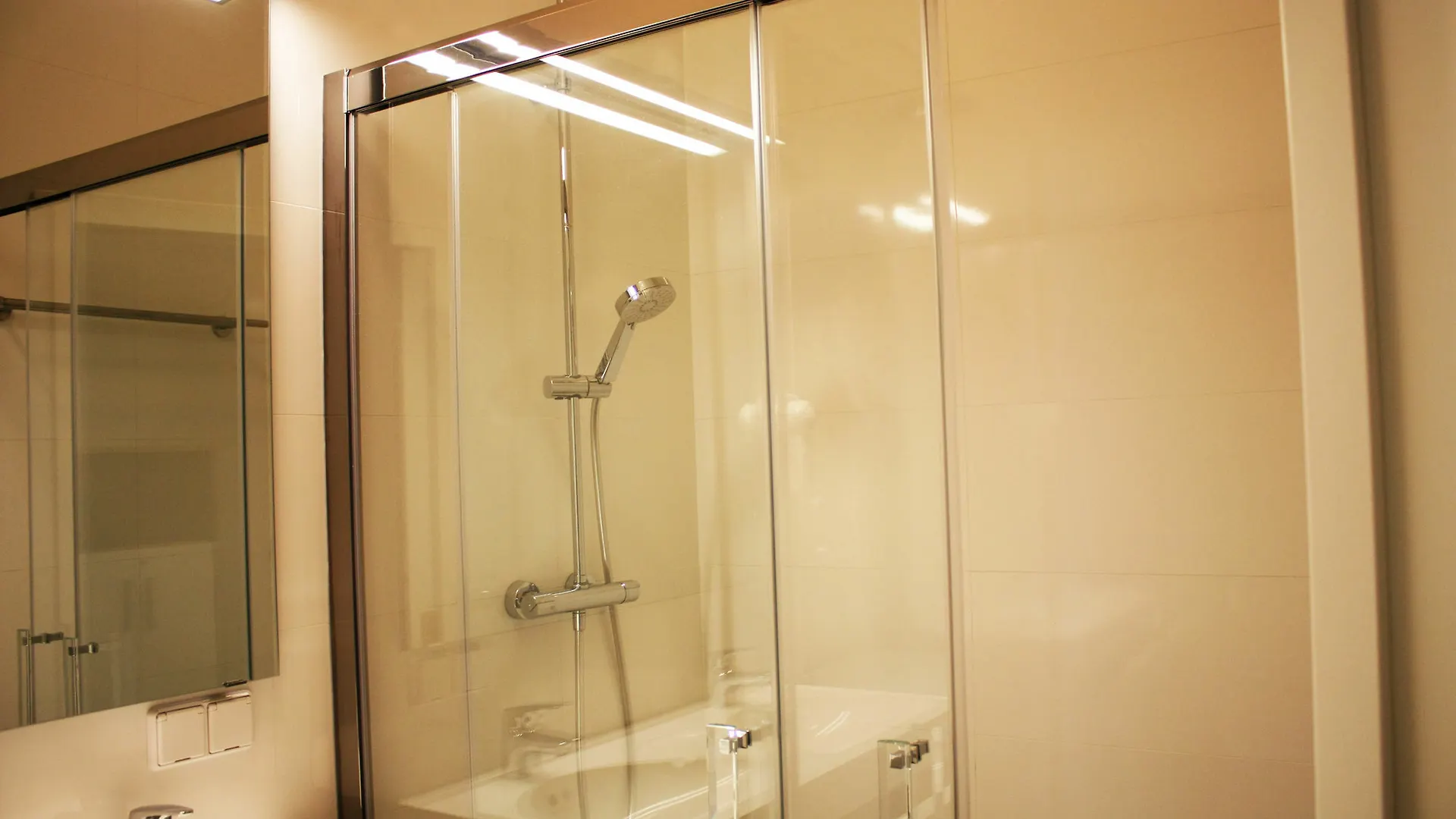 Govienna Luxury Oldtown Apartments 0*, וינה